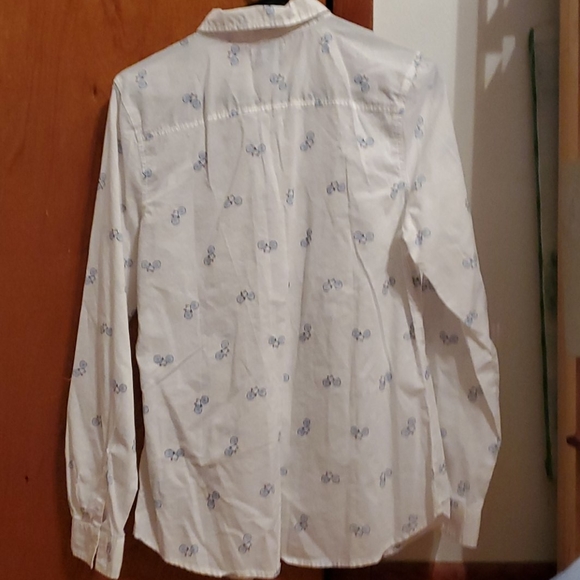 White button down with blue bicycles - Picture 3 of 4